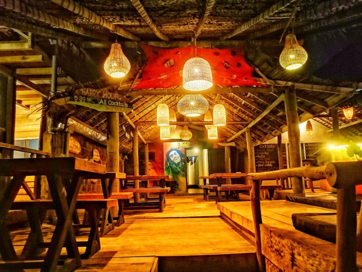 Backpack Beach Hostel & Reggae Bar Bussa Extérieur photo