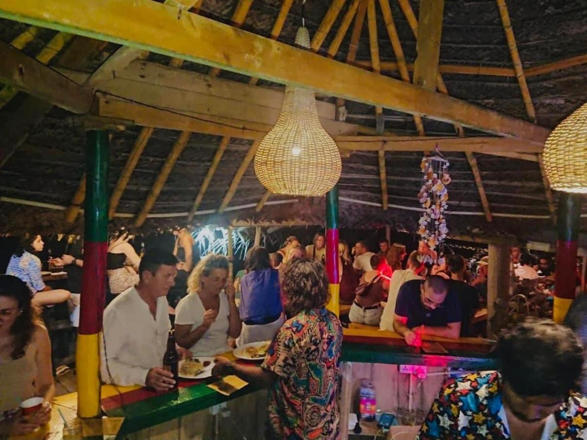 Backpack Beach Hostel & Reggae Bar Bussa Extérieur photo