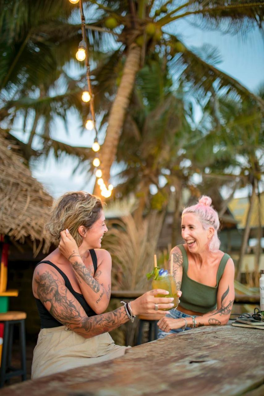 Backpack Beach Hostel & Reggae Bar Bussa Extérieur photo