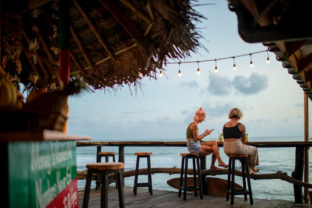 Backpack Beach Hostel & Reggae Bar Bussa Extérieur photo