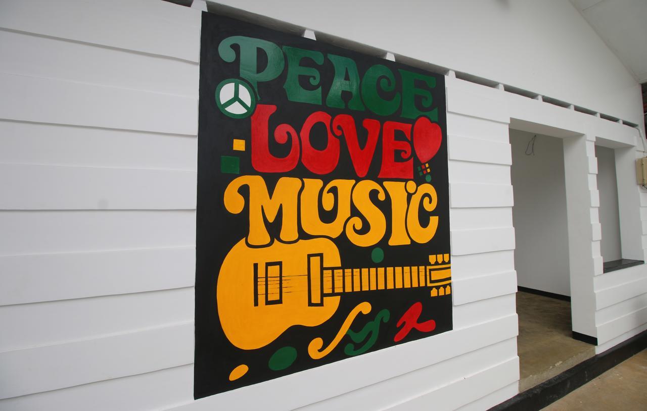 Backpack Beach Hostel & Reggae Bar Bussa Extérieur photo