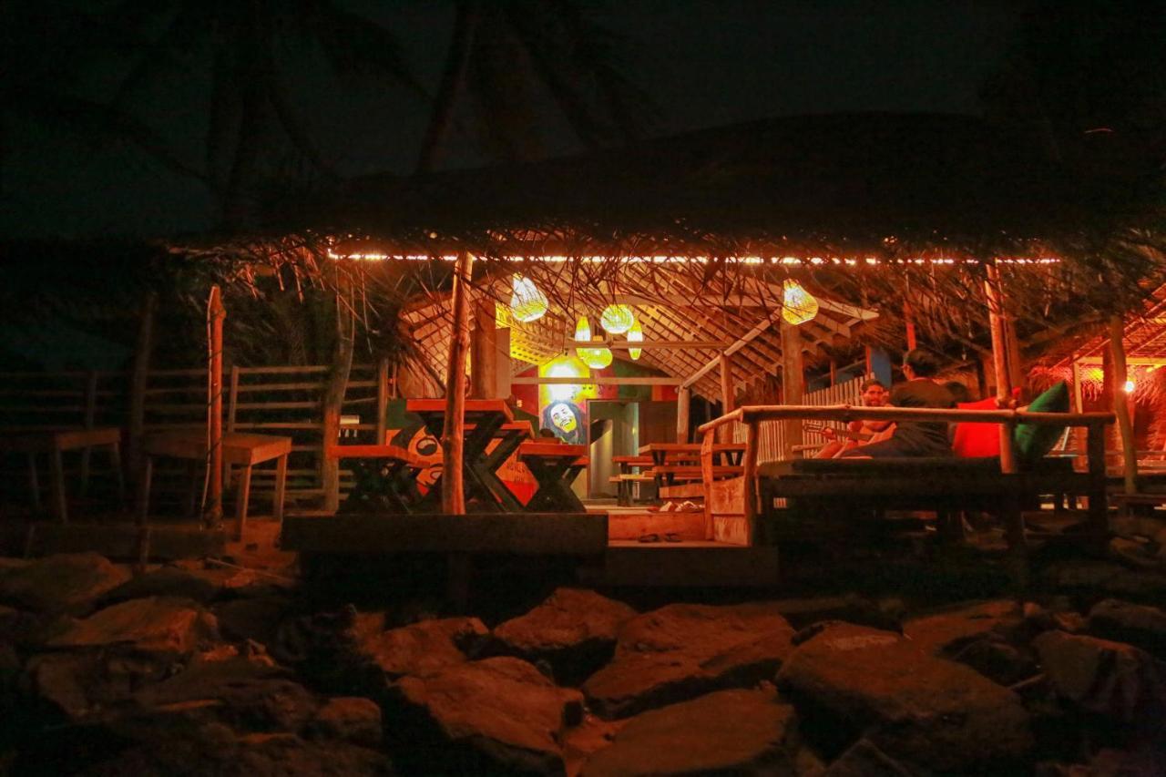 Backpack Beach Hostel & Reggae Bar Bussa Extérieur photo